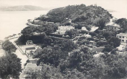Vista de parte da Praia Pequena e Colina da Barra